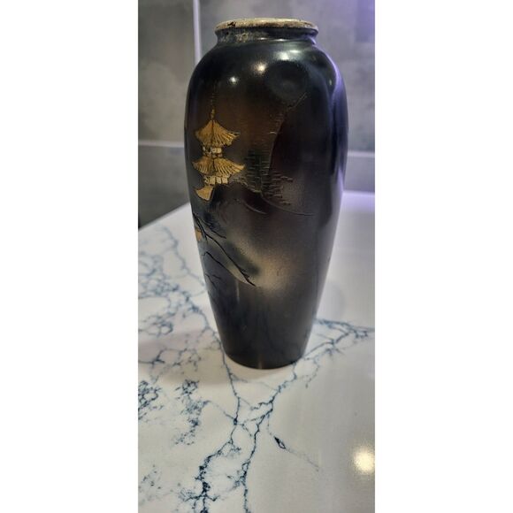 Black and Gold Vase With Asain Motif - Picture 8 of 13